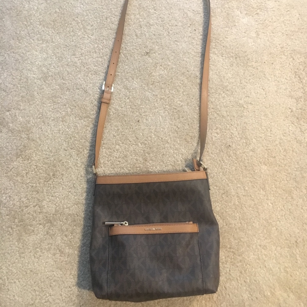 Micheal Kors crossbody